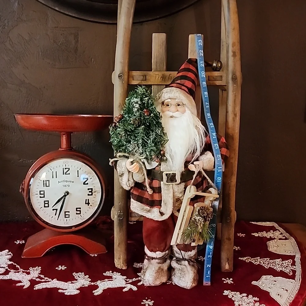 Holiday Rustic Santa Display 🎅 - Picture 4 of 9